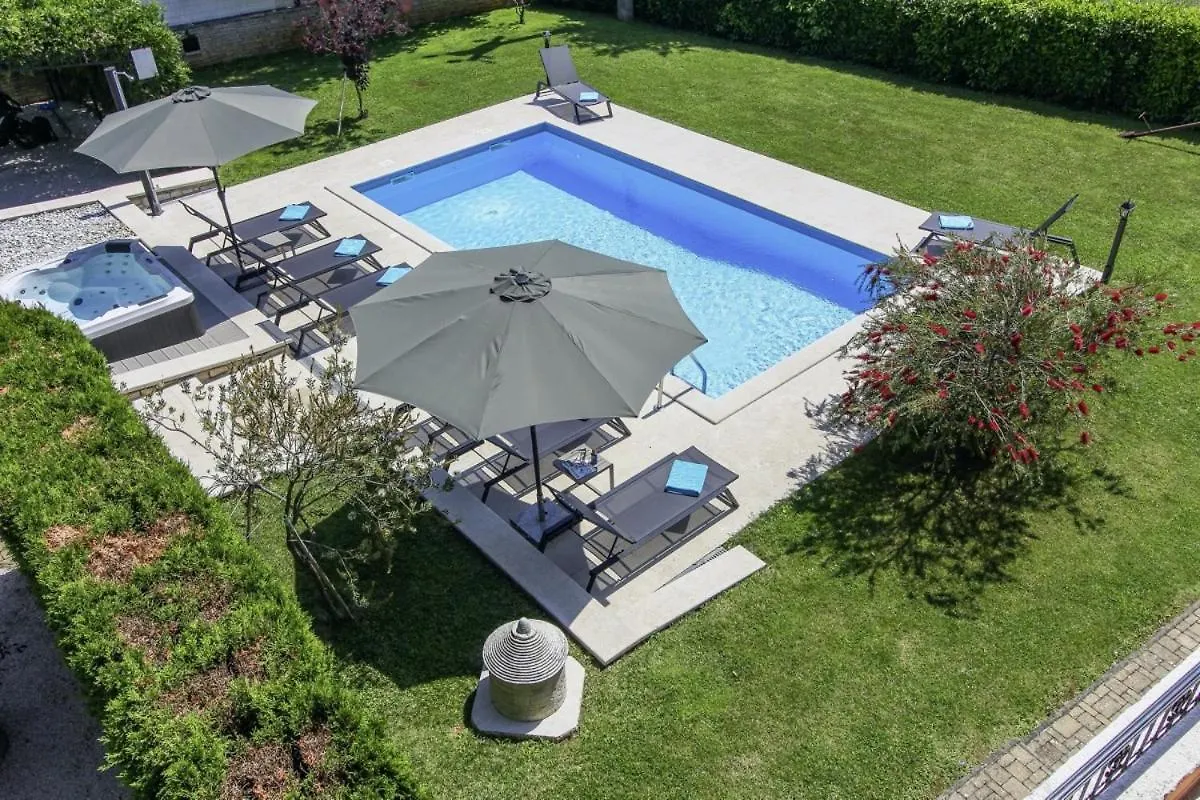 Villa Vernier In Kringa - Haus Fuer 6-8 Personen