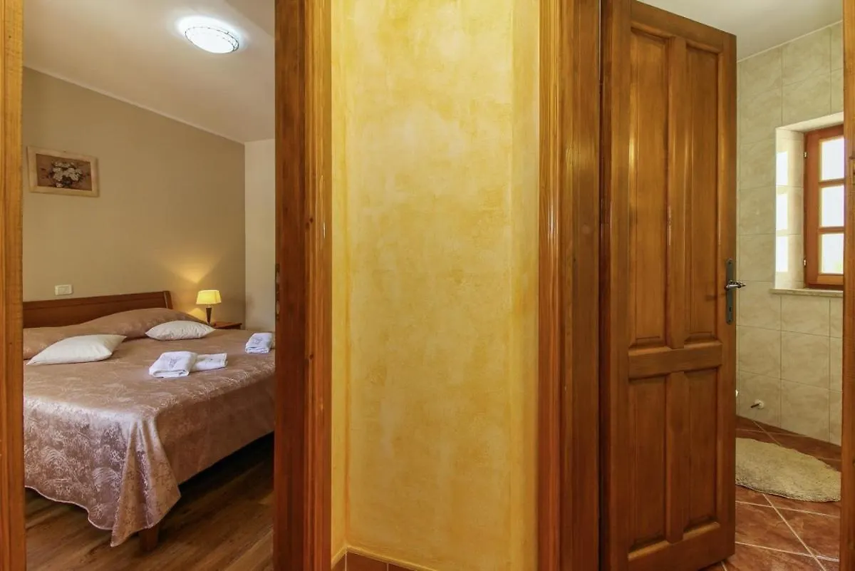 Villa Vernier In Kringa - Haus Fuer 6-8 Personen
