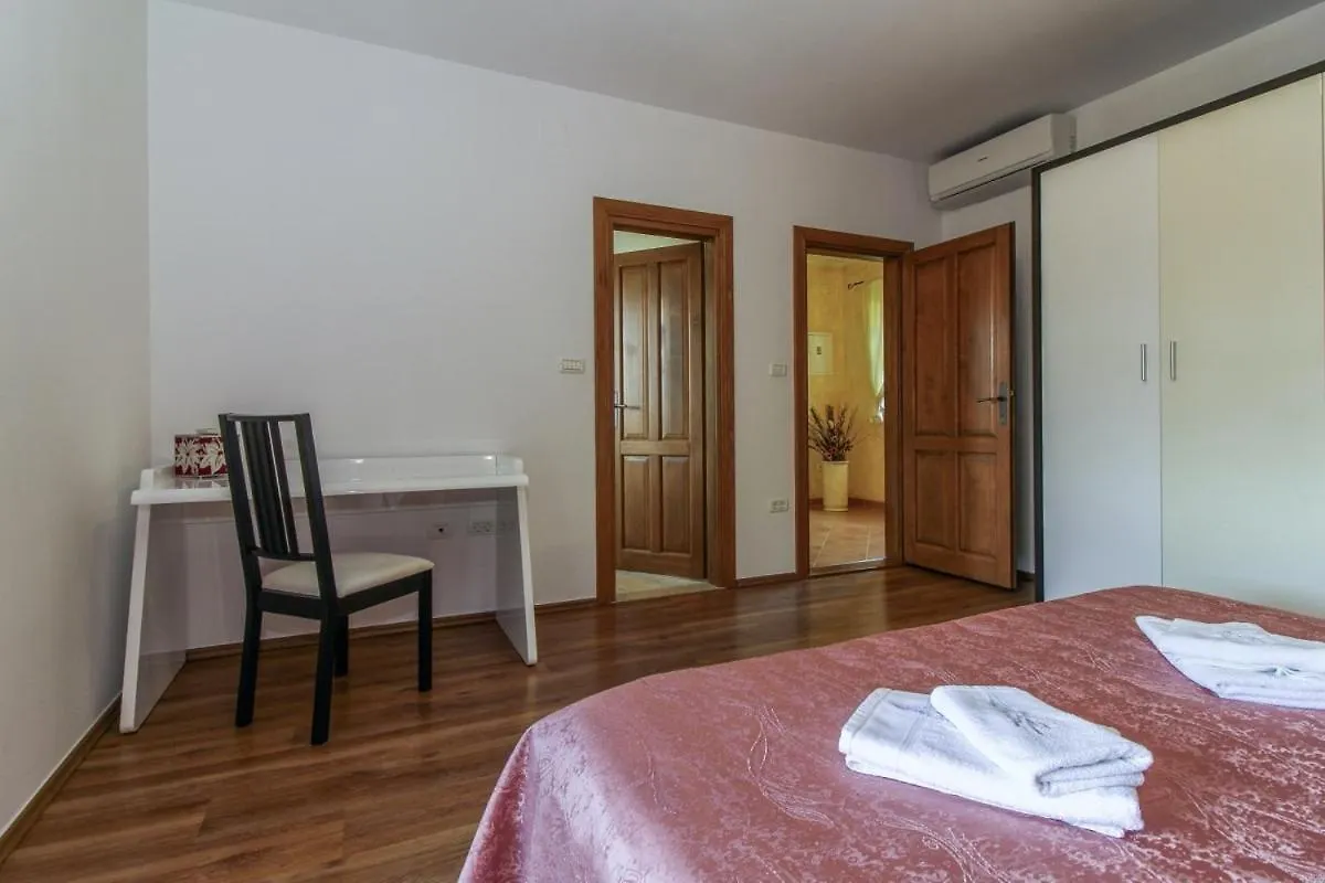 Villa Vernier In Kringa - Haus Fuer 6-8 Personen 0*,  Croatia