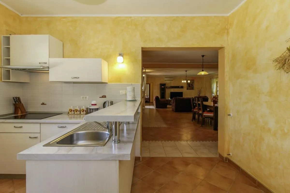 Villa Vernier In Kringa - Haus Fuer 6-8 Personen