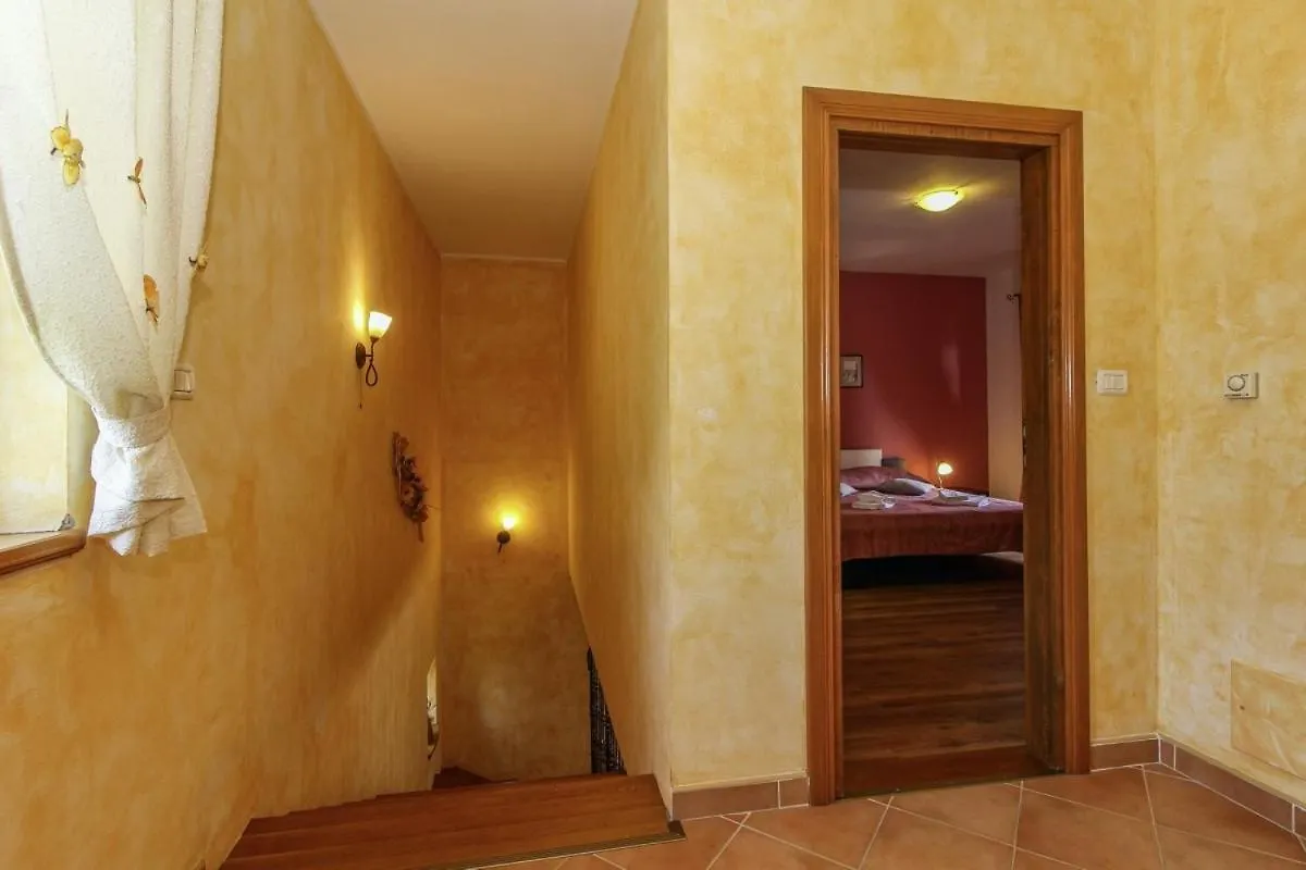 Villa Vernier In Kringa - Haus Fuer 6-8 Personen
